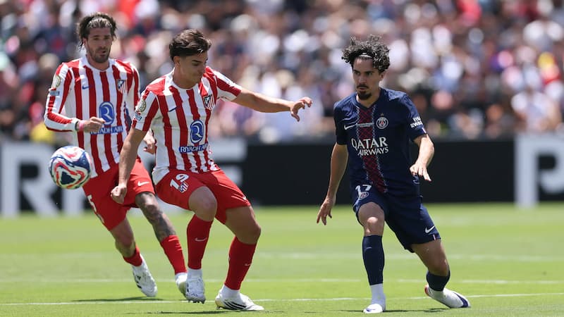 Atletico Madrid tự làm khó mình khi để thua đậm PSG